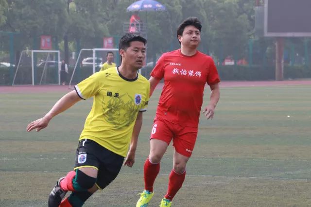 航班冲突事件最新动态：乘客与航空公司之间的争议